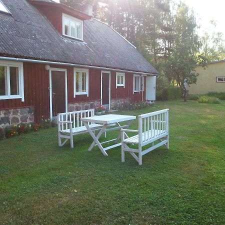 Kuus Tuba Hostel Leisi ภายนอก รูปภาพ