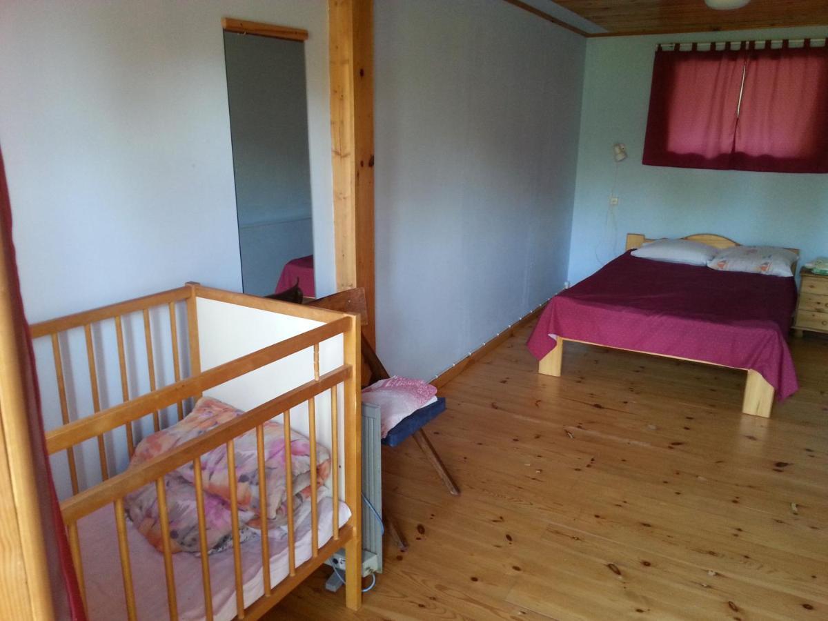Kuus Tuba Hostel Leisi ภายนอก รูปภาพ