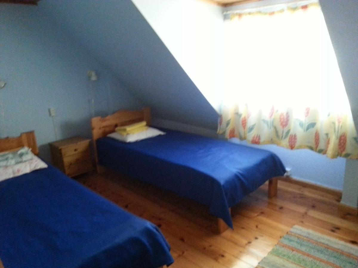Kuus Tuba Hostel Leisi ภายนอก รูปภาพ