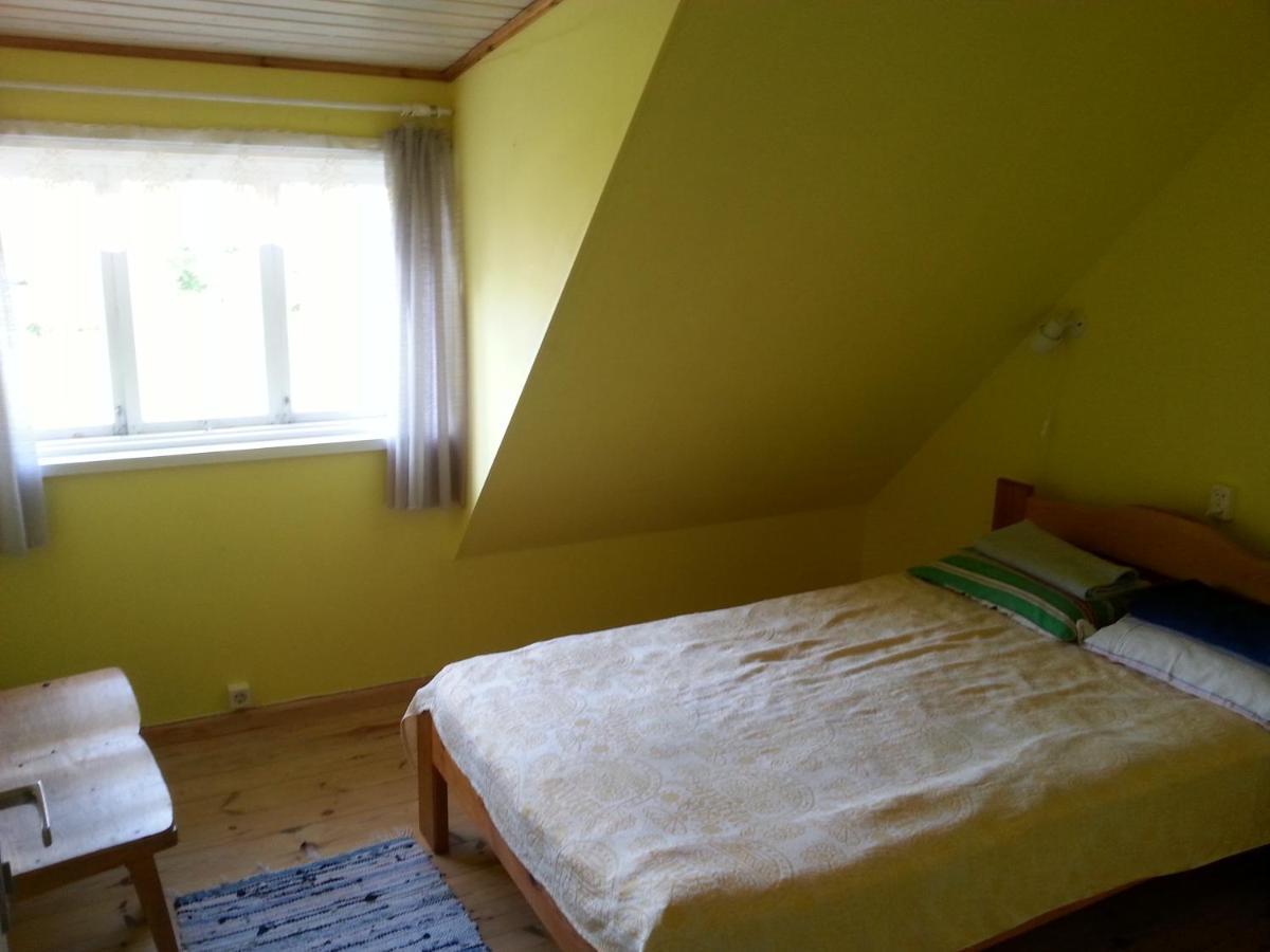 Kuus Tuba Hostel Leisi ภายนอก รูปภาพ