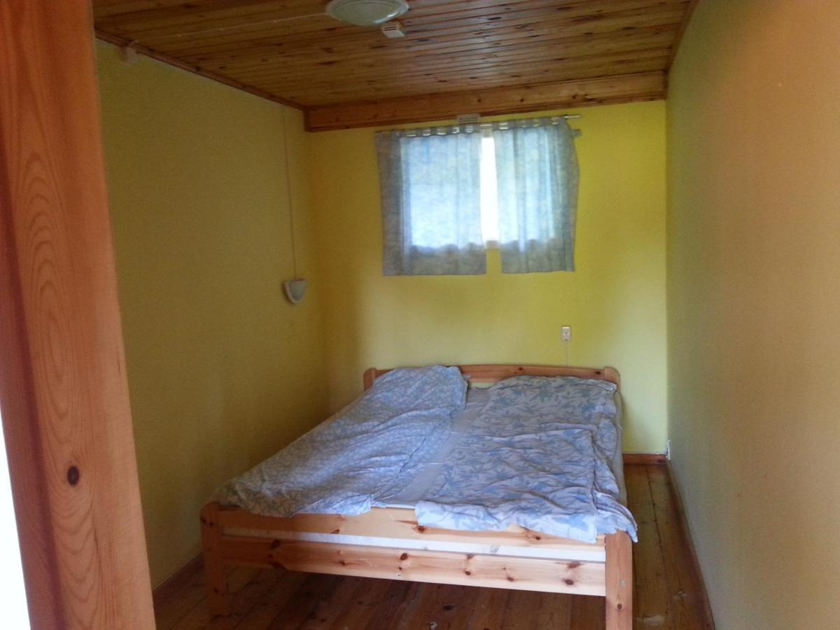 Kuus Tuba Hostel Leisi ภายนอก รูปภาพ