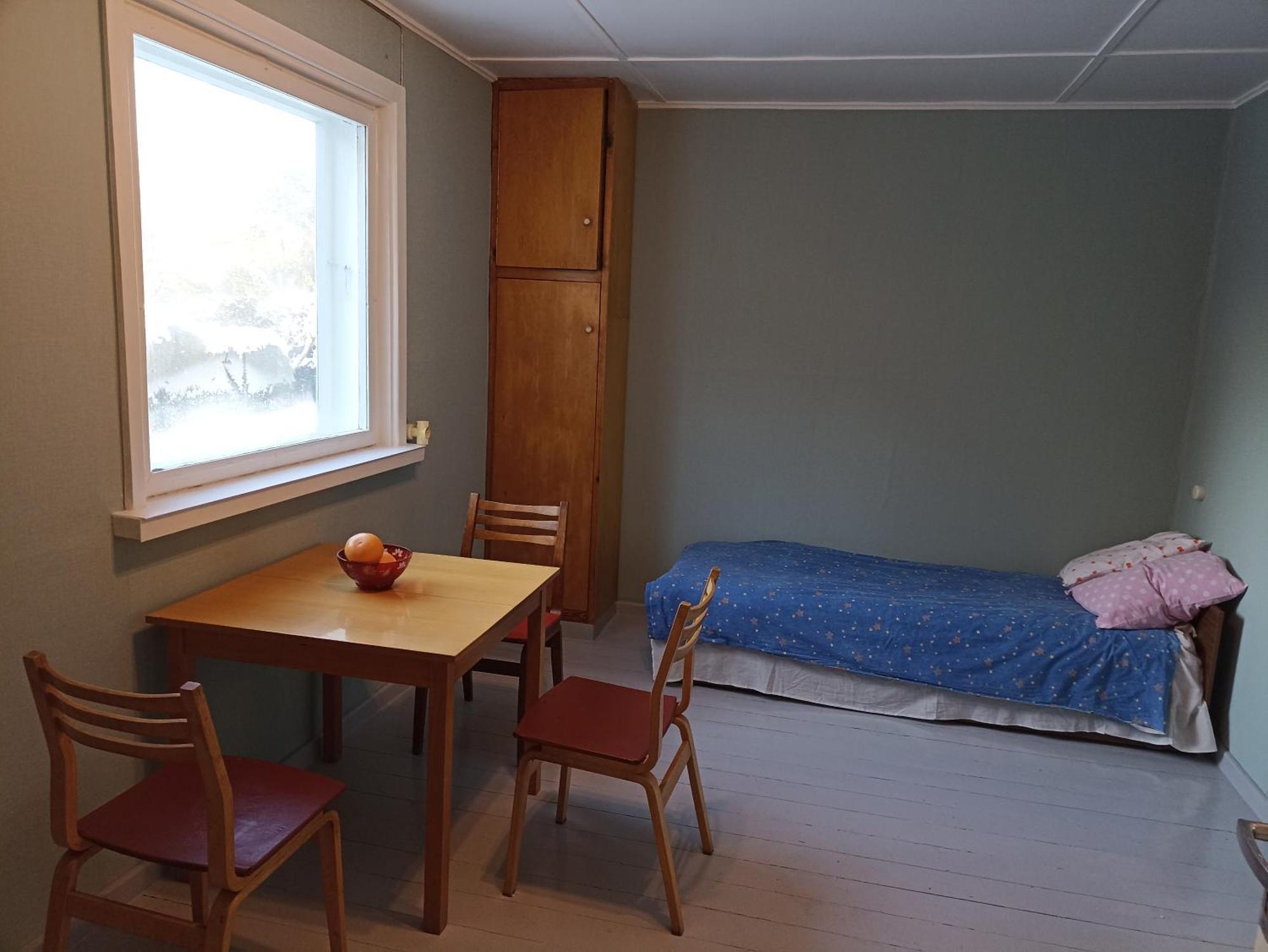 Kuus Tuba Hostel Leisi ภายนอก รูปภาพ